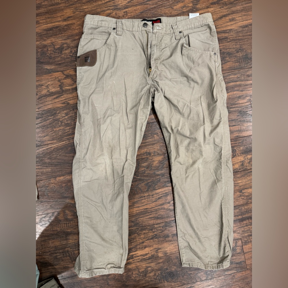 Wrangler Tan Cargo Pants Relaxed Fit